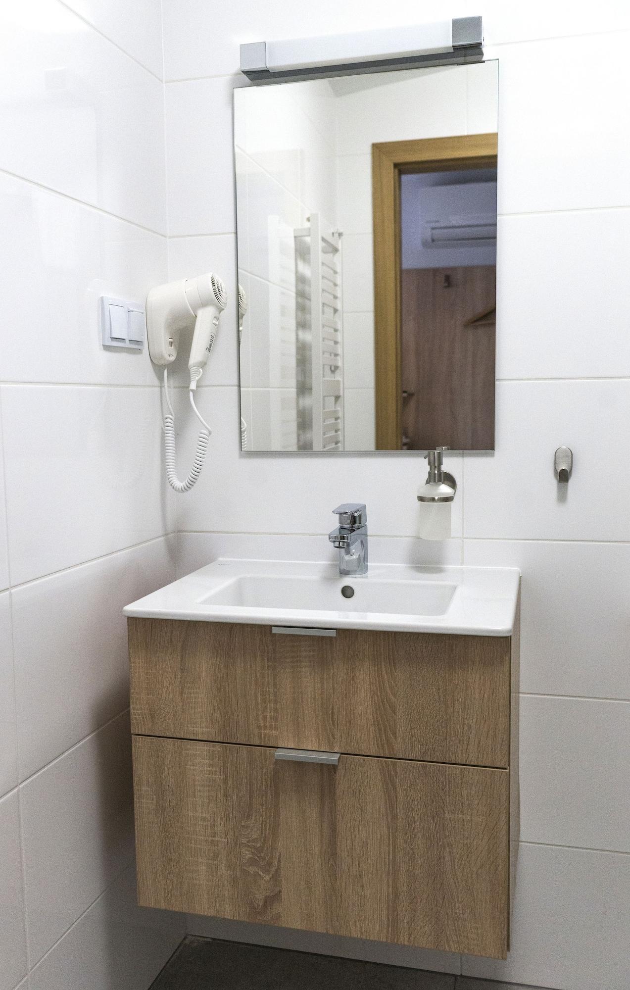 Wine Apartments Краков Экстерьер фото