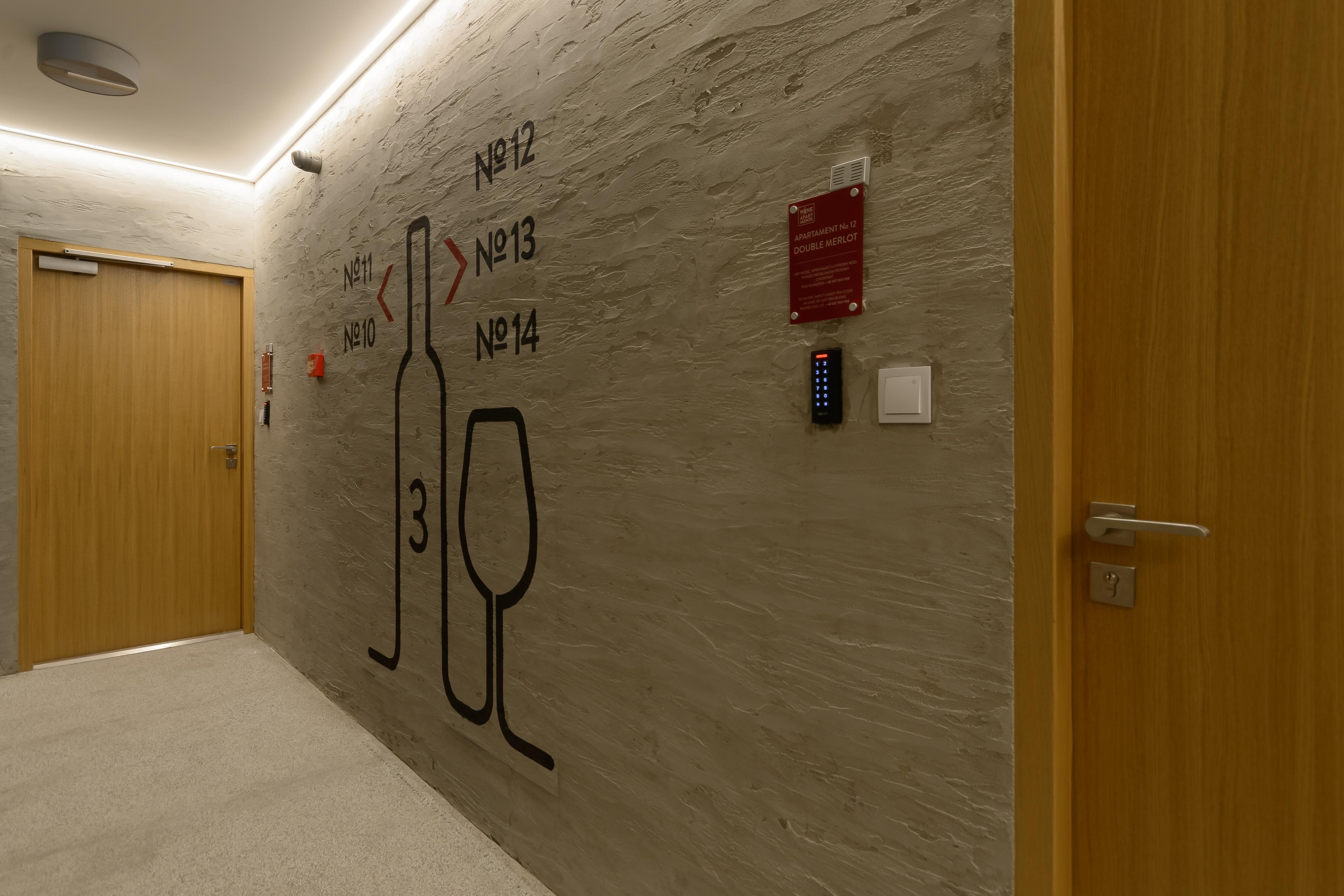 Wine Apartments Краков Экстерьер фото